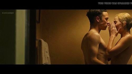 Margot Robbie nude in Dreamland: Bongacams, Shower & First Time Porn