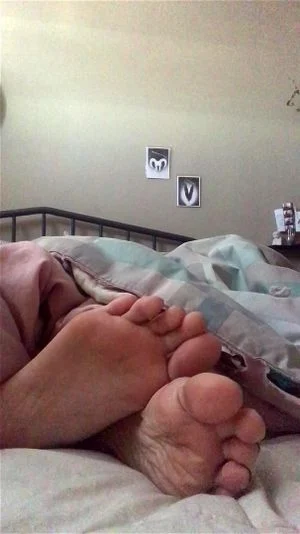 bed soles toes