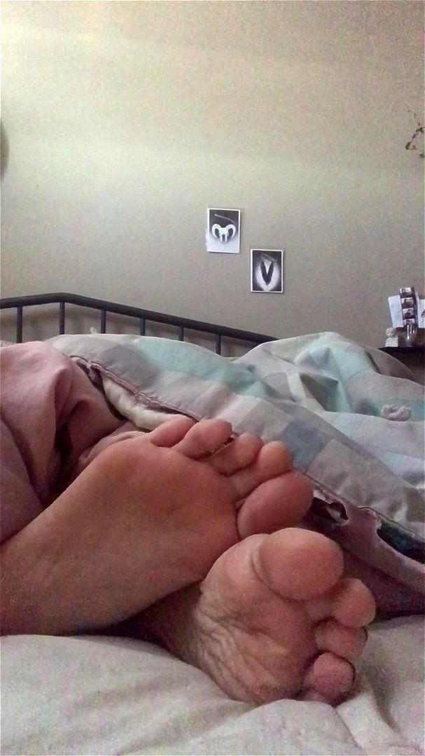 bed soles toes