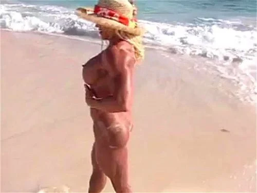 Big Buff Women Posing Butt-Naked thumbnail