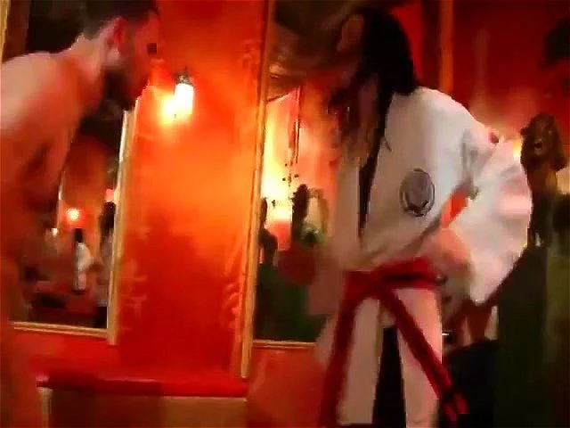 Karate Ballbust