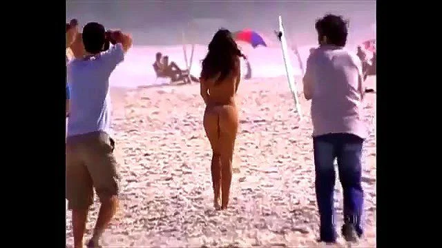 Juliana Paes beach