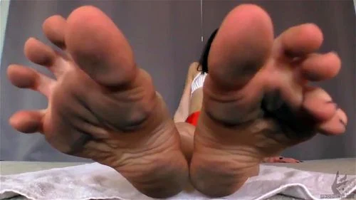 Janira Wolfe Feet thumbnail