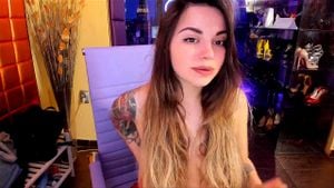 Petite curvy tattooed webcam girl pussy teasing show