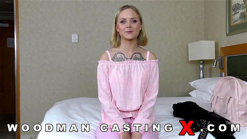 Young Ukrainian blonde Isabella Star casted with dp