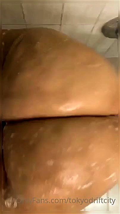Redbone Phat Booty porn video – Full back tattoo babe with big booty