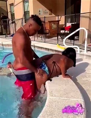 Ebony Big Ass In The Pool - Watch Sex in the pool - Blonde, Big Ass, Pov Porn - SpankBang