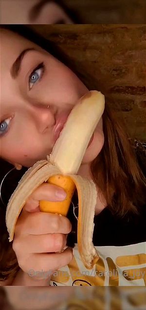 Girl Sucking Banana - Watch Teen eating banana - Teen, Eating, Babe Porn - SpankBang