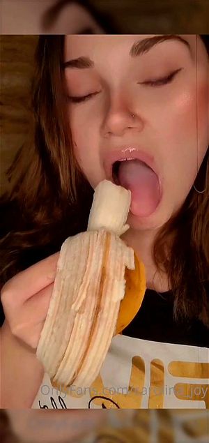 Girl Sucking Banana - Watch Teen eating banana - Teen, Eating, Babe Porn - SpankBang