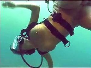 Watch Underwater Sex - Hardcore, Straight, Underwater Porn - SpankBang