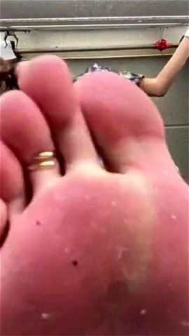 Dirty feet thumbnail