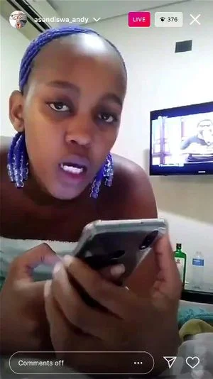 South African girl dancing without panties on IG