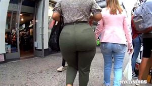 CANDID THICK LATINASS thumbnail