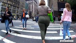 CANDID THICK LATINASS thumbnail