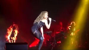 shakira thumbnail