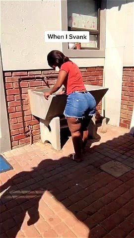 Big booty ebony babe