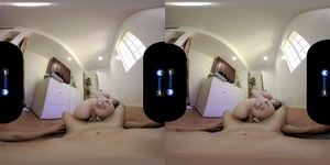 teen girl blond thumbnail