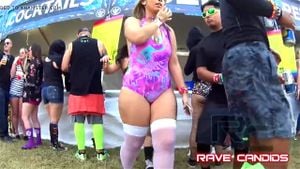 RAVE CANDID ASS