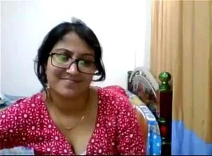 Indian slut masturbates on webcam