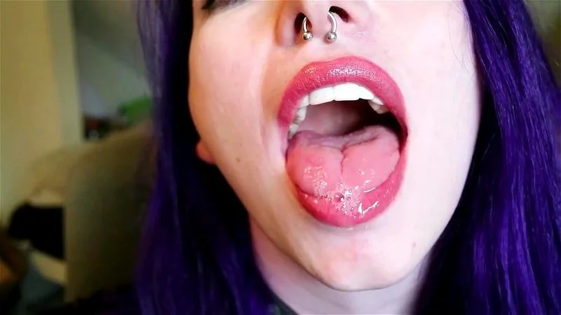 Spitting Goth chick Spitting Goth chick