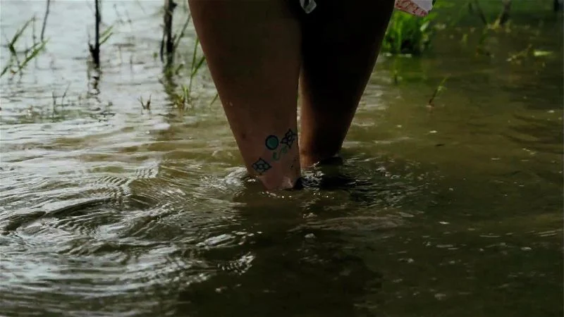 My thick legs and sexy feet make your nut sack tight My thick legs and sexy feet make your nut sack tight