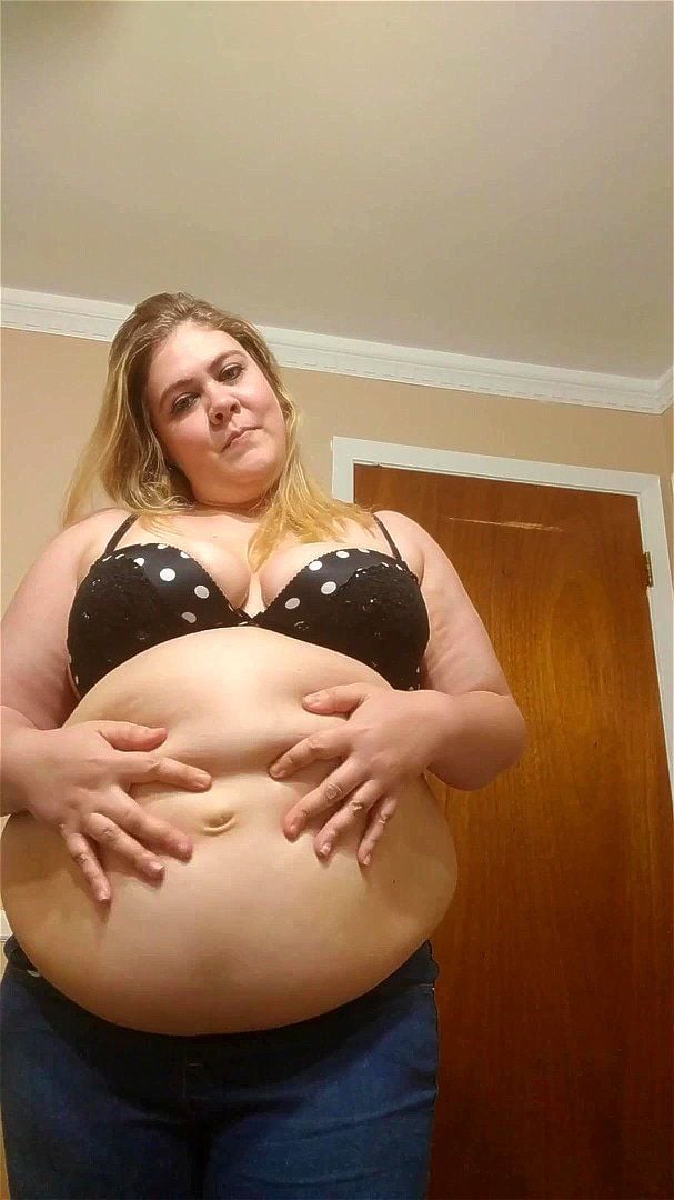 Bbw trying on clothes