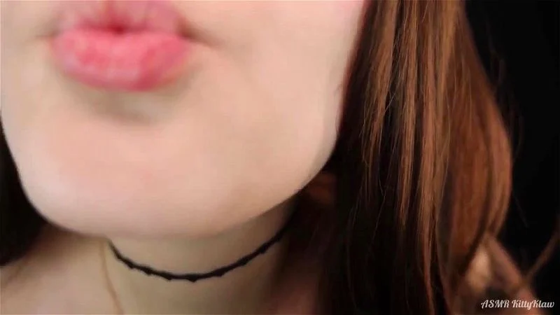 Asmr kiss