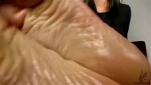Wolf feet thumbnail