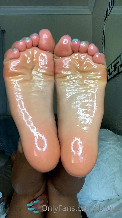 foot fetish, oily soles, solo, toe spread