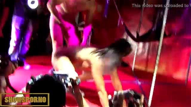 Buff girl stripp show Buff girl stripp show