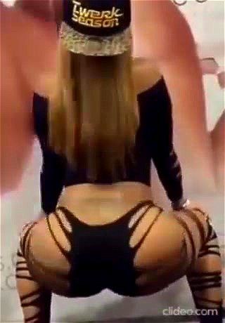 Roxy Reynolds Twerking