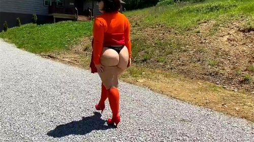 Thick slut strutting on the street. Needs to get fucked acting like that