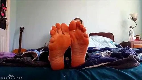 soles show, blonde feet, feet and soles, blonde
