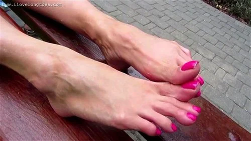 Beautiful toes thumbnail