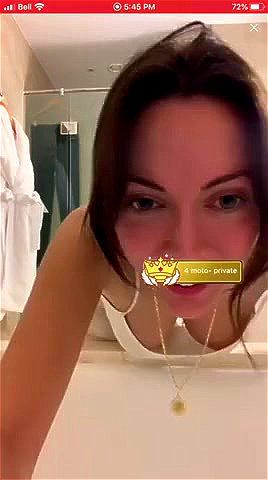 乳首がちらりと見える瞬間、思わず興奮するハプニングシーン。 エロ動画 - SpankBang
