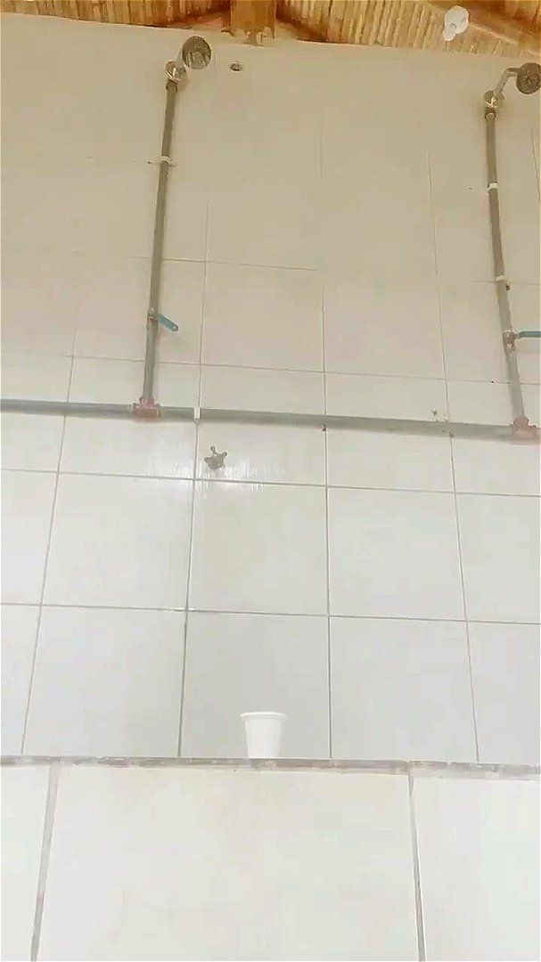 Bañándose