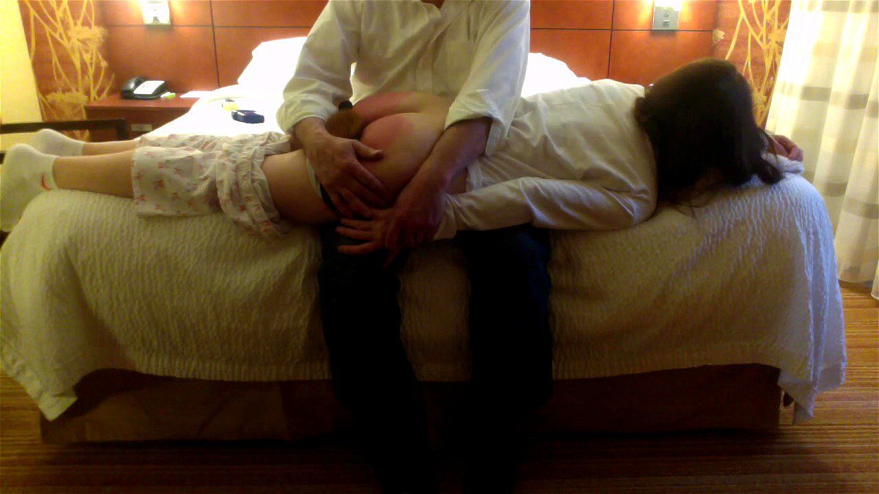 一个 亚洲 业余 表演者 进行 情色 展示