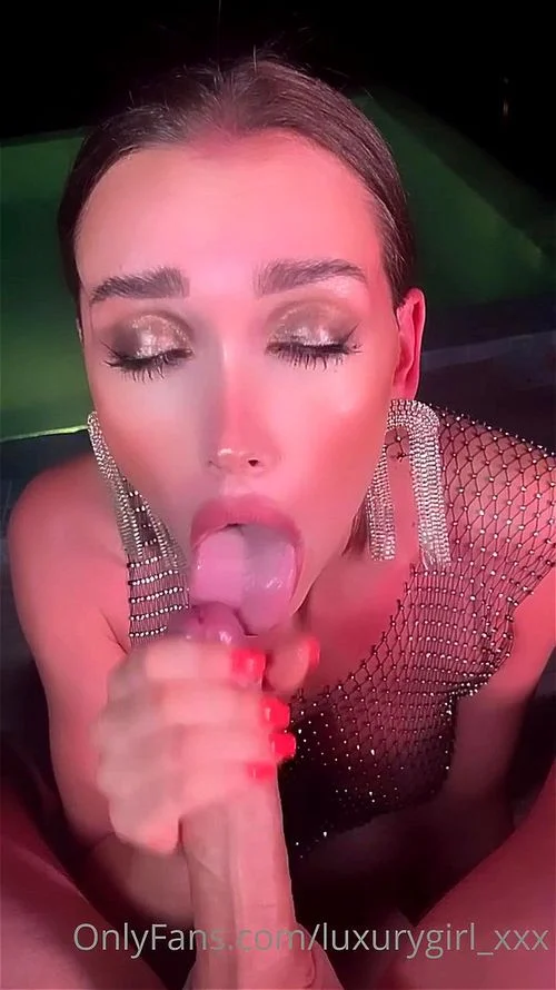 https://tbi.sb-cd.com/t/9380025/9/3/w:400/t6-enh/luxury-girl-blowjob.jpg