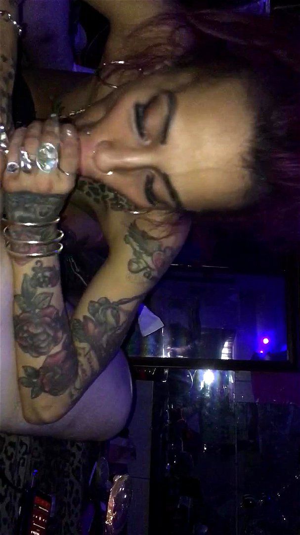 Tattooed Teen give blowjob