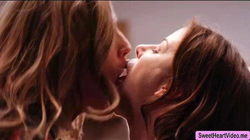 Two Hot Ladies licks each others pussies