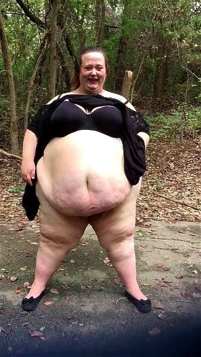 SSBBW Flashing In Public