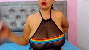 Latina thumbnail