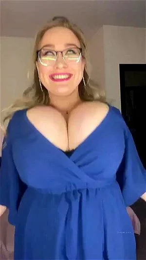 Top Ten Beautiful Huge Tits thumbnail