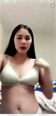 Thai girls show her body nicely