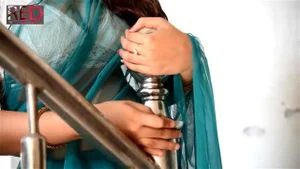 Desi saree bty Bhabhi thumbnail