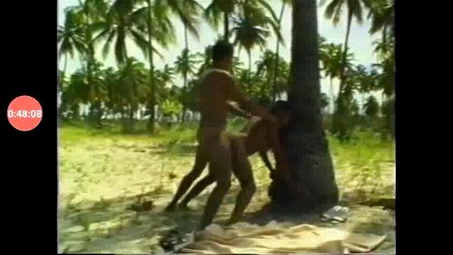 Mulatas rabudas gostosas gemendo e gozando dando o cusinho e a bucetinha na praia: Porn
