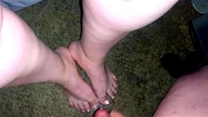 I drop a nice load of cum on my gf hot feet (Cumshot) Latina