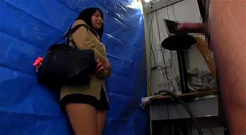 Joven exhibicionista muestra su cuerpo Video Porno - SpankBang