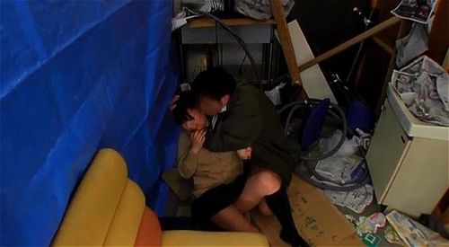 Joven exhibicionista muestra su cuerpo Video Porno - SpankBang