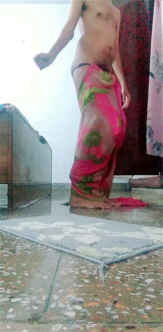 Crossdresser In Saree